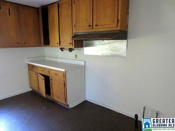 3rd image of 472 4th Ave N