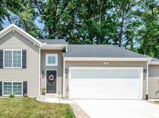 5439 E Karen Ct, Stevensville, MI