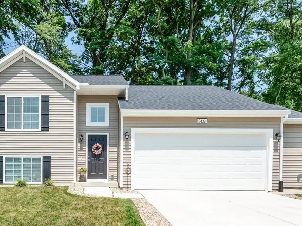 5439 E Karen Ct, Stevensville, MI 49127