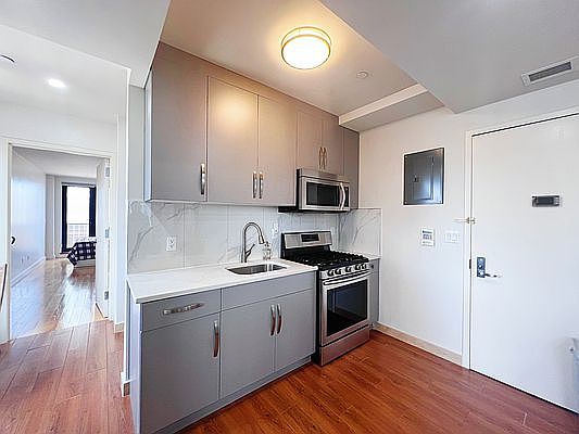 2nd image of 42-22 Crescent St #6C