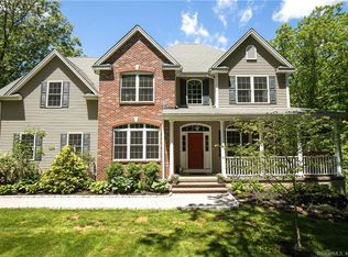 200 Little Fox Ln, Southbury, CT 06488