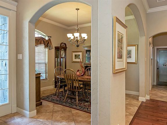 4th image of 803 Woodridge Cir