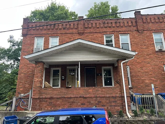 Building Photo - 45 University St