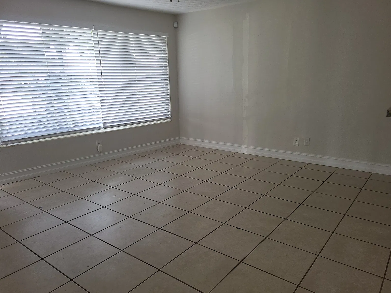 3 bed, 1232 sqft, $3,400 — Photo 2