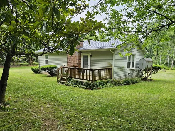171 Della Ln, Austinville, VA 24312