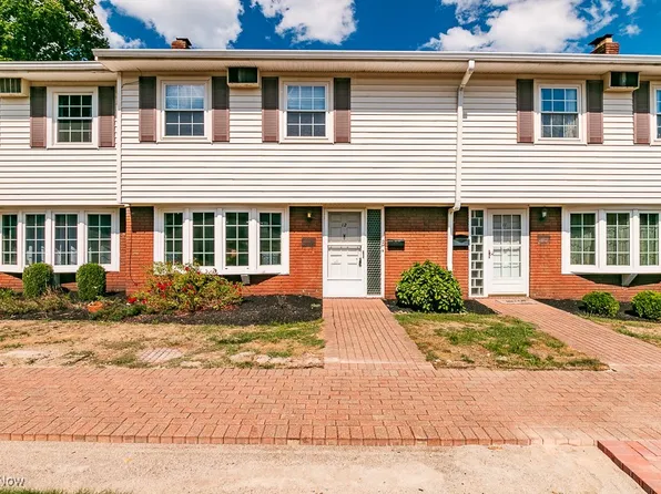 11 Meadowlawn Dr Unit 12, Mentor, OH 44060
