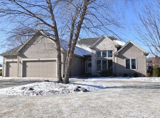 410 Queen Anne Cir, Union Grove, WI 53182
