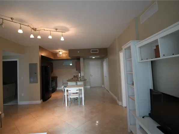 7275 SW 90th Way APT 211, Miami, FL 33156