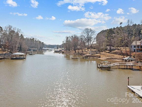 2nd image of 3907 Reid Cir