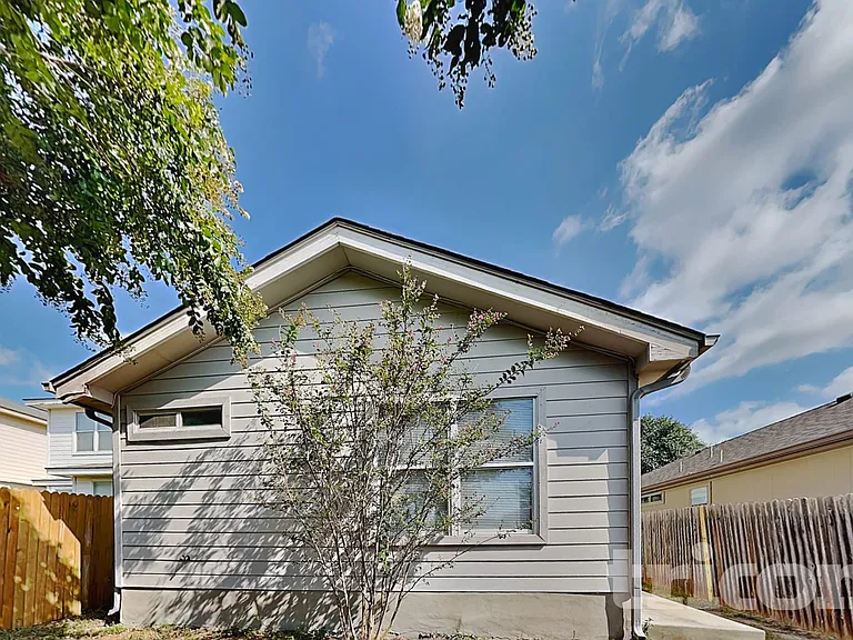6734 Sandy Point Dr — Photo 15