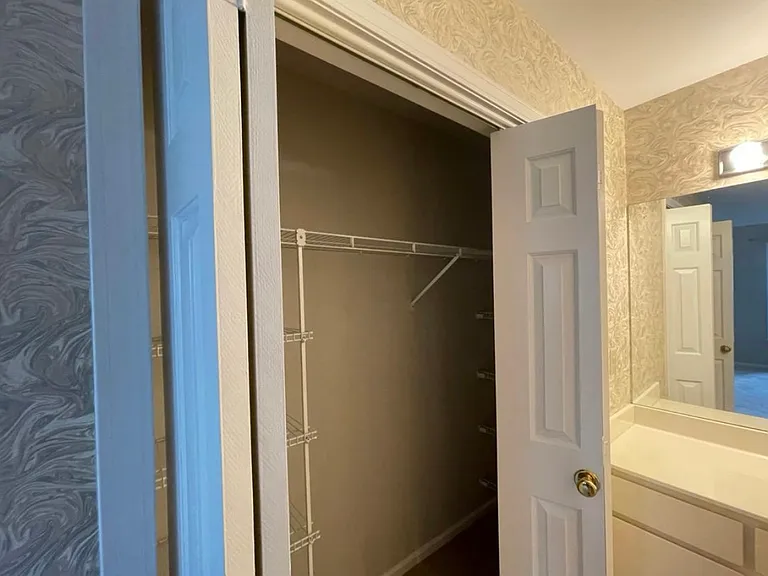237 Hillsboro Pl — Photo 9