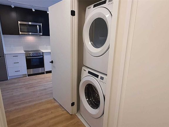 4th image of 2306 Saint Clair Ave W #308