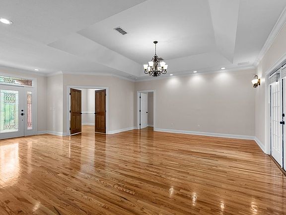 5th image of 1823 Vineyard Way