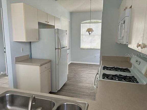 3rd image of 825 Summit Greens Blvd