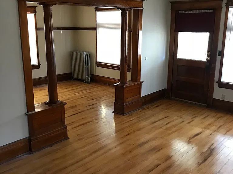 123 Wayzata St — Photo 2