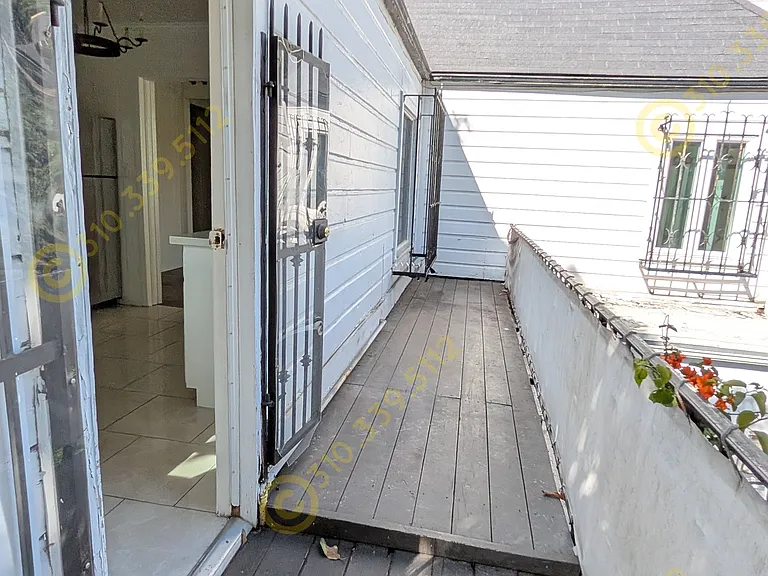 969 N Doheny Dr #1/2 — Photo 25