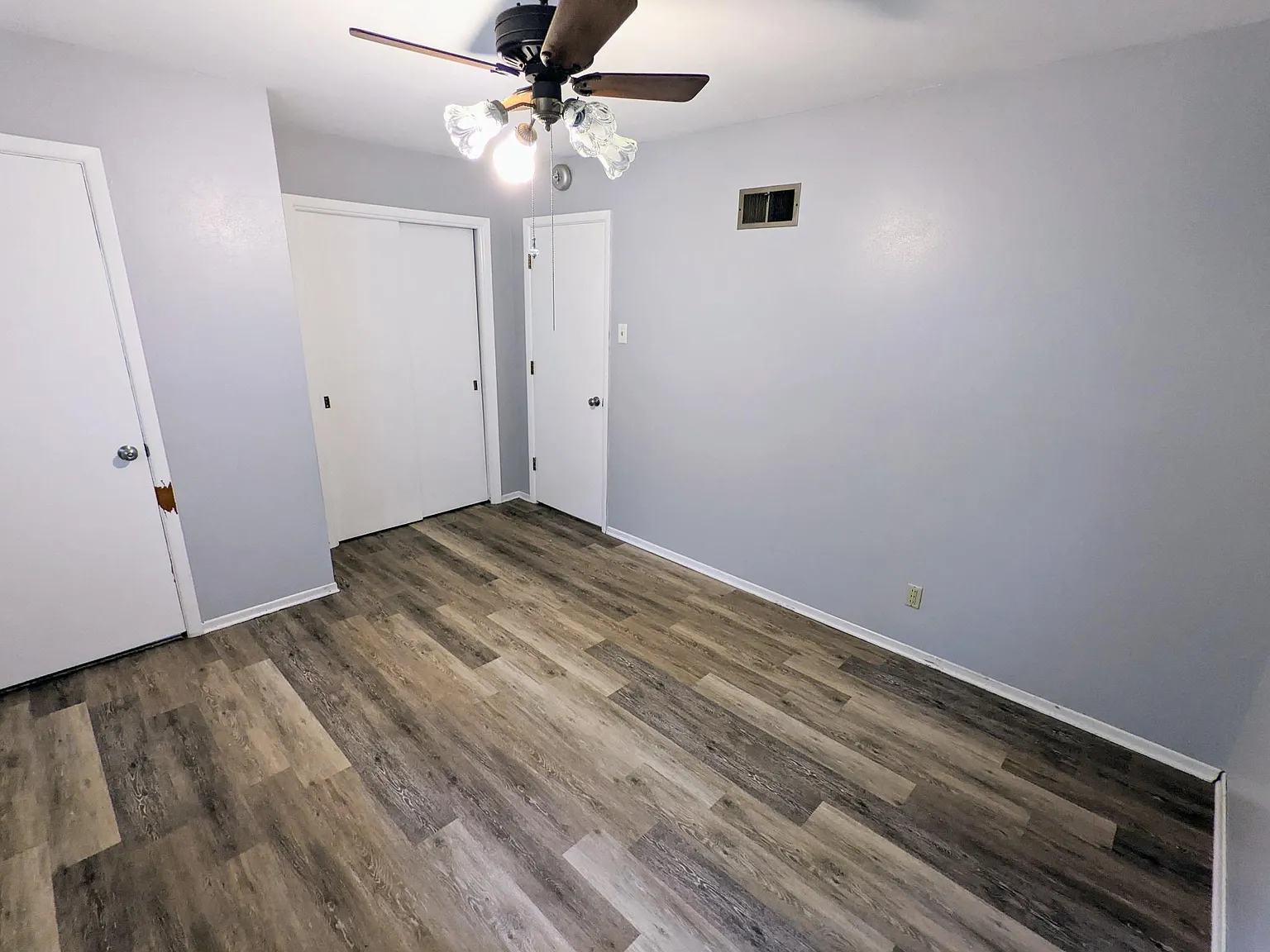990 Florland Drive — Photo 4
