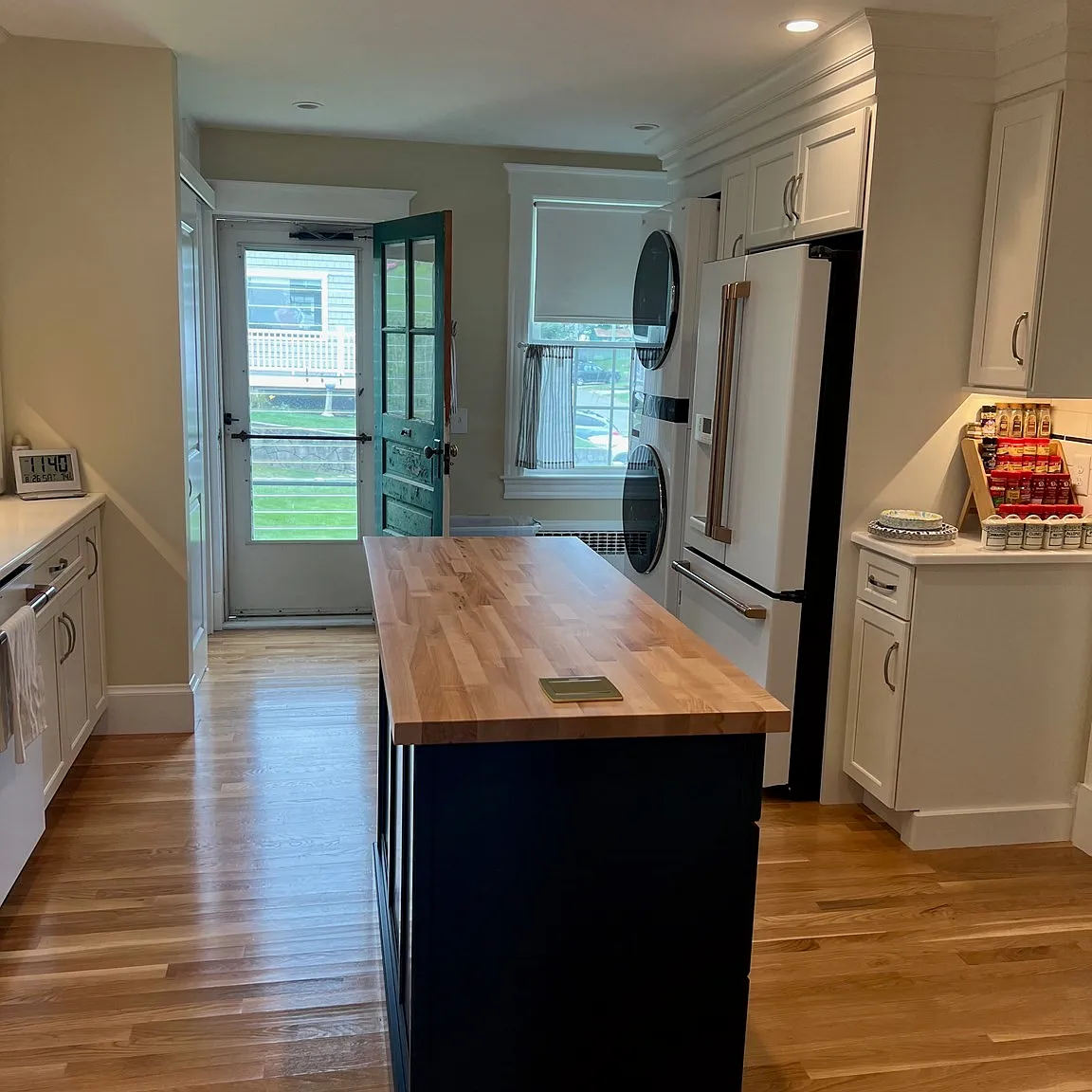 3 bed, 1.5 bath, 1768 sqft, $2,500 — Photo 2