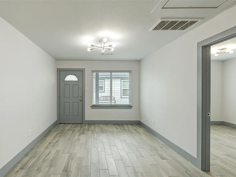 3112 Wentworth St #2 — Photo 14