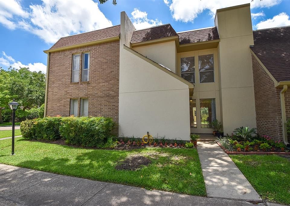 1st image of 5203 Woodlawn Pl