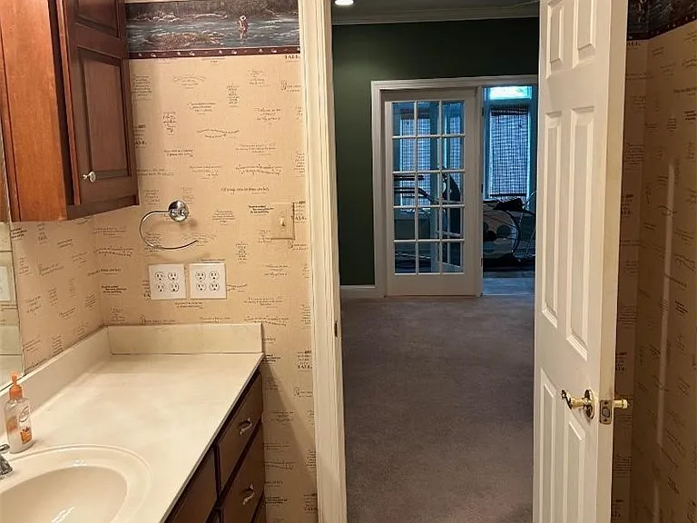 4890 Independence Dr — Photo 10
