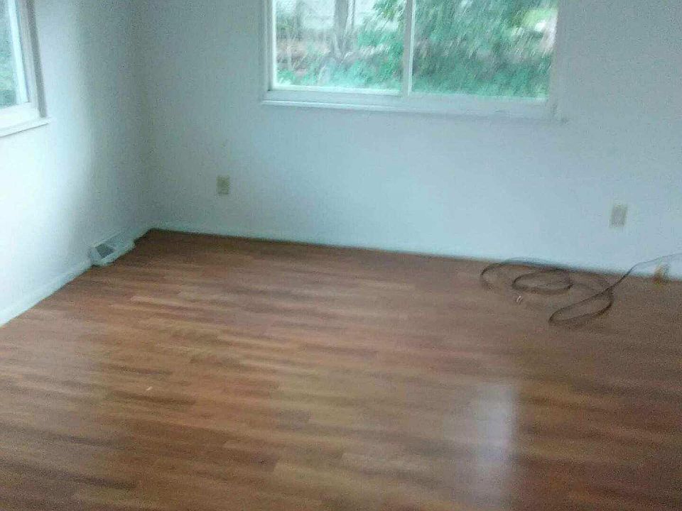 2nd image of 746 Baird St