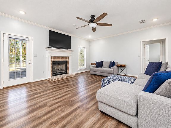 2nd image of 33 Timber Ridge Cir