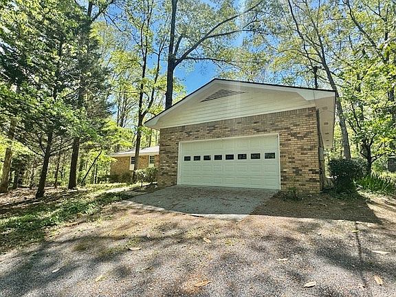 2nd image of 810 Mill Creek Rd