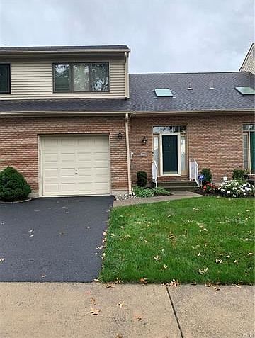 1st image of 3278 Oakland Square Dr