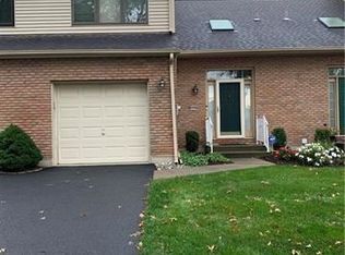 3278 Oakland Square Dr, Bethlehem, PA 18020
