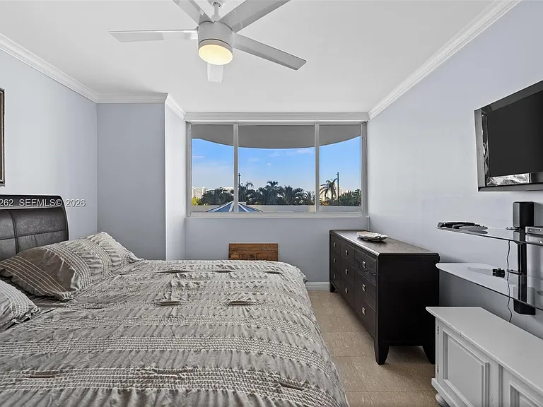 18671 Collins Ave #404 — Photo 25