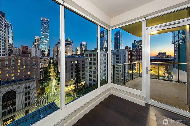 5th image of 1920 4th Avenue #1106