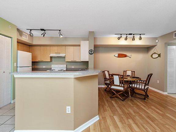5th image of 609 Villa Circle