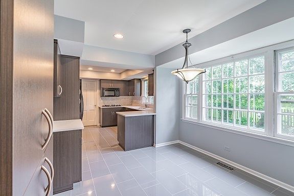 4th image of 8 Fairfax Ln