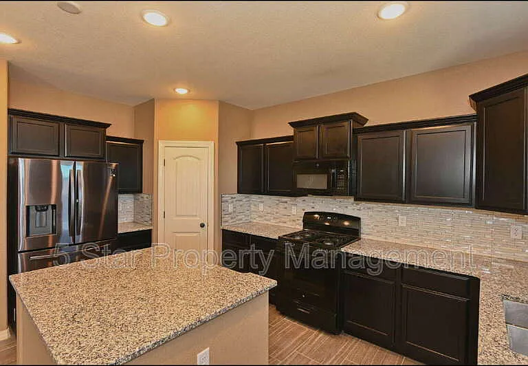 4628 Marisabel Azcarate St — Photo 11