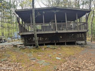 1911 & 1912 Pheasant Ln, Shohola, PA 18458