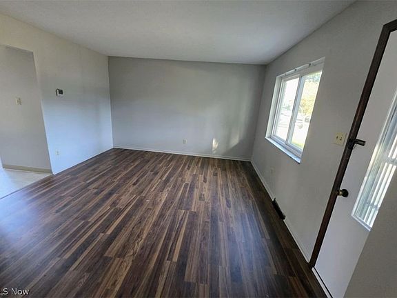 3rd image of 1639 Liberty Dr