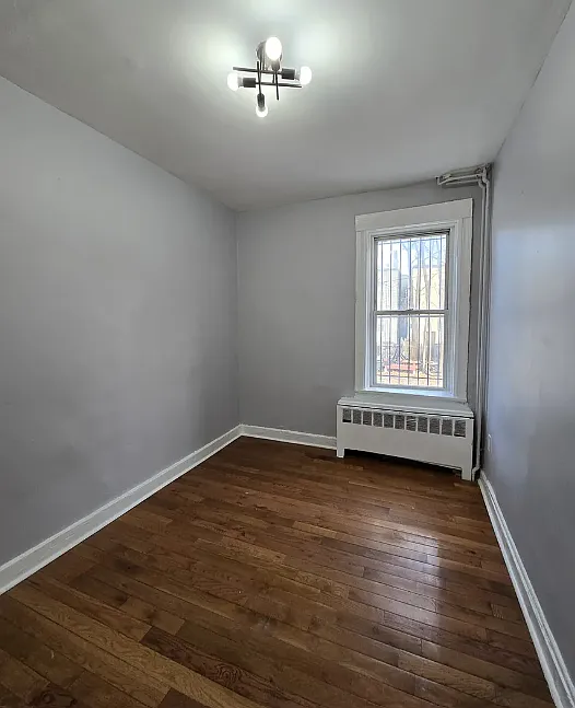 3 bed, 1000 sqft, $2,500 — Photo 2