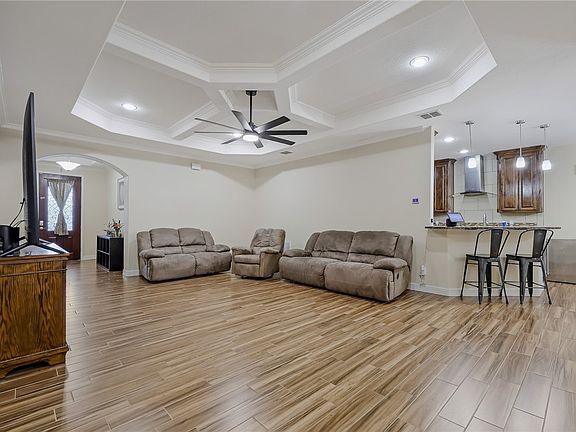 4th image of 15413 Basswood Dr