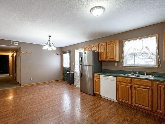 3rd image of 9 South St