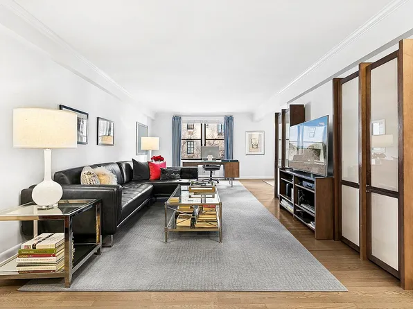 30 E 9th St APT 4M, New York, NY 10003