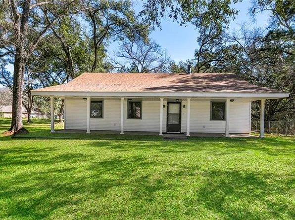 62 Oak Park Dr, Madisonville, LA 70447