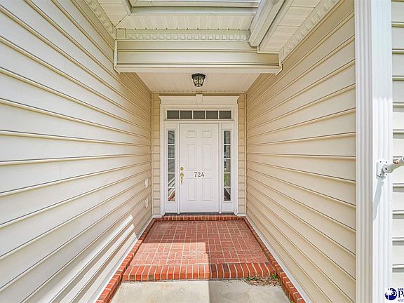 3rd image of 724 Aster Dr