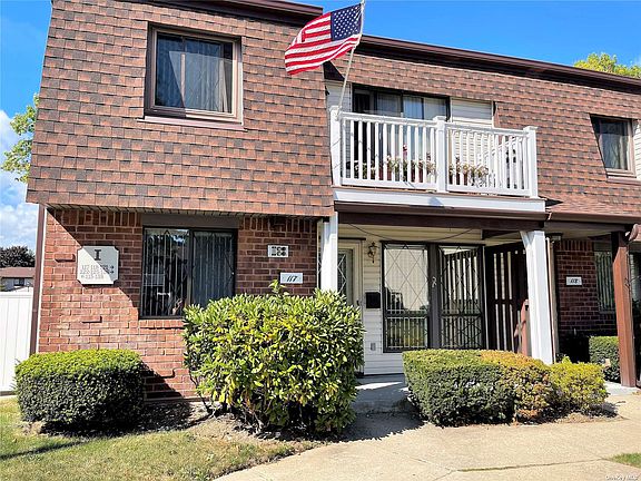 2nd image of 117 Clubhouse Dr #117