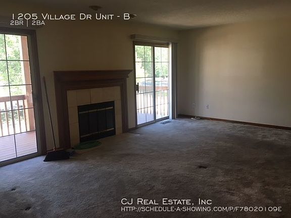 3rd image of 1205 NW Village Dr
