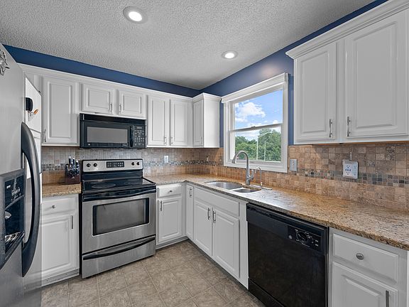 3rd image of 13006 Everett Ct