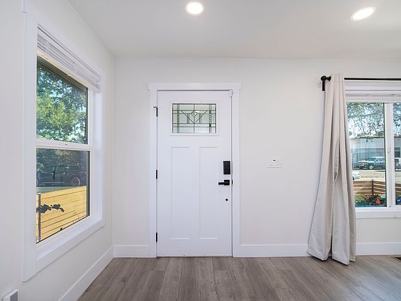 4th image of 1424 57th St