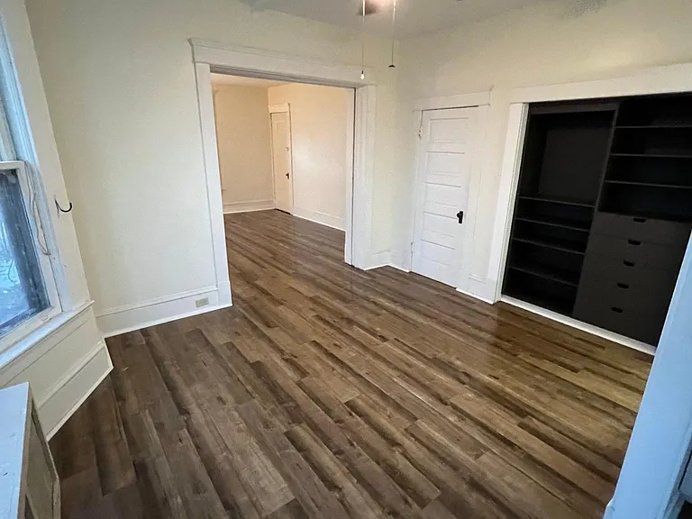 1054 W 9th St #3 — Photo 3