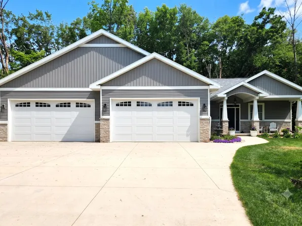 S7683 Lucille Ln, Merrimac, WI 53561