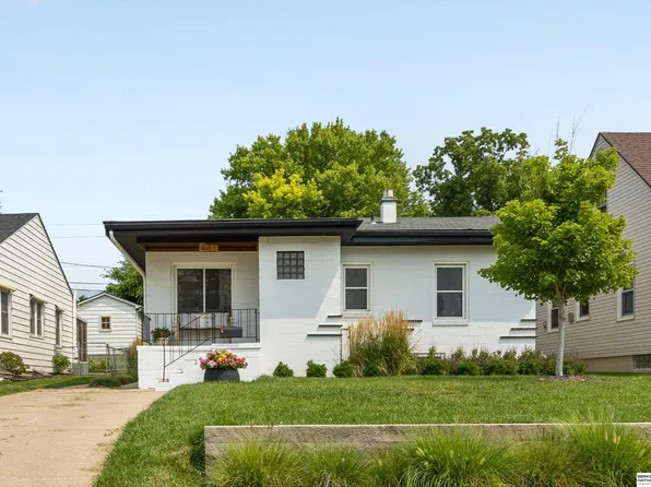 6454 Pierce St, Omaha, NE 68106